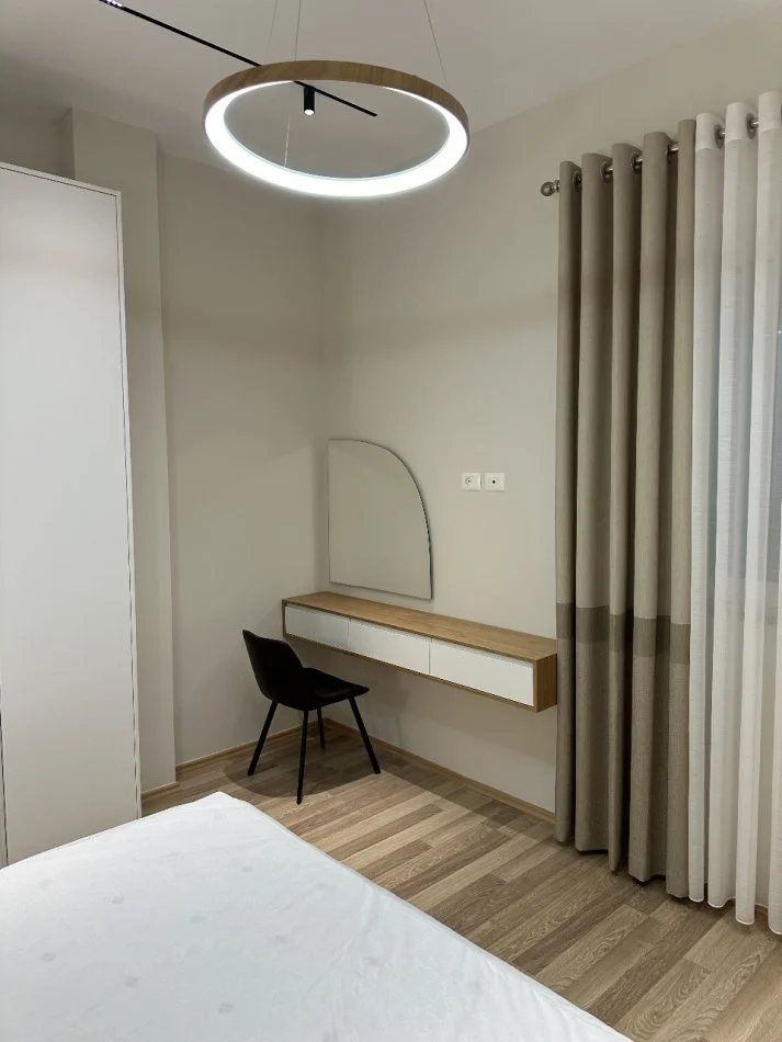 Tirane, jepet me qera apartament 2+1+Ballkon Kati 8, 80 m² 600 € 