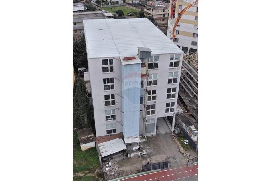 jepet me qera , 1.570 m² (Objekt 5 katësh me qira!)