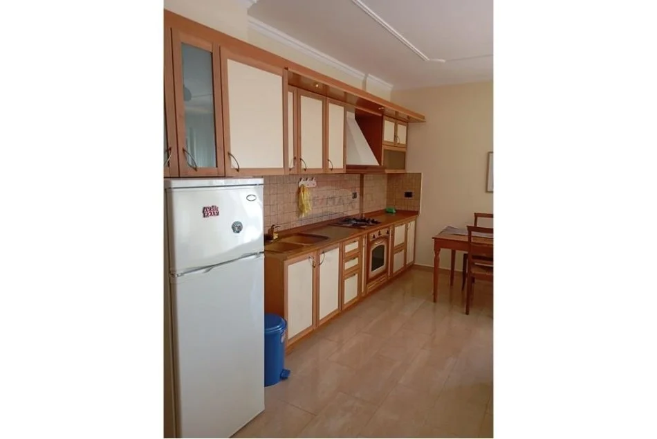 jepet me qera , 65 m² 600 € (APARTAMENT 1+1 ME QIRA NE BLLOK)