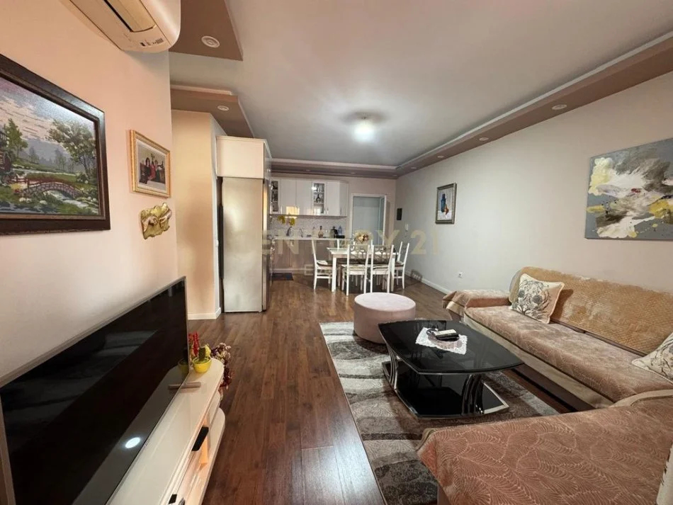 Tirane, jepet me qera apartament 2+1 Kati 6, 115 m² 700 € (ASTIR)