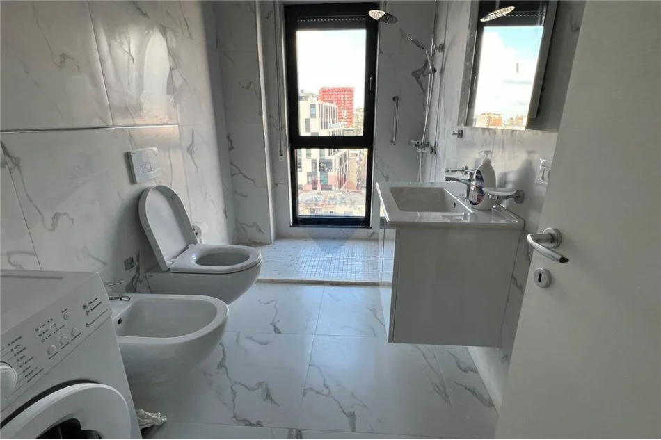 Tirane, jepet me qera apartament 2+1 Kati 8, 105 m² 1.000 € (Ish Ekspozita)