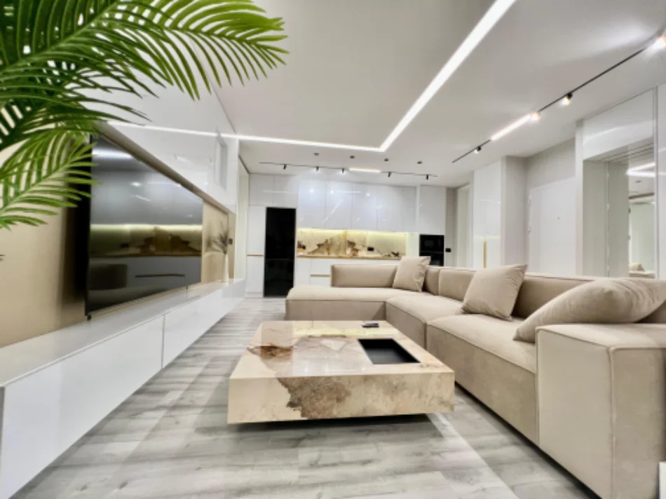 Tirane, jepet me qera apartament 2+1 Kati 7, 155 m² 2.300 € (Perballe viles Enver , Ish blloku)