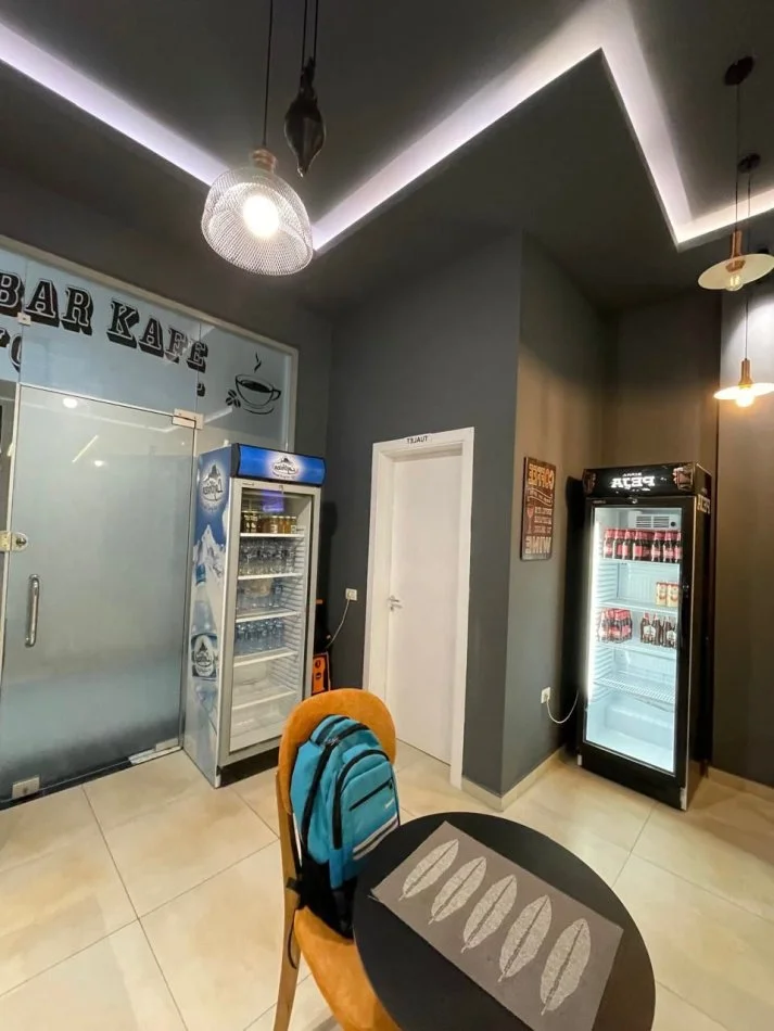 Tirane, jepet me qera lokal Kati 0, 500 € 