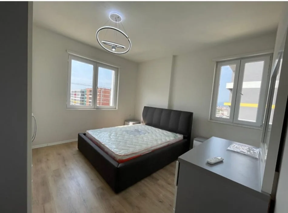 Tirane, jepet me qera apartament 3+1 Kati 5, 120 m² 550 € 