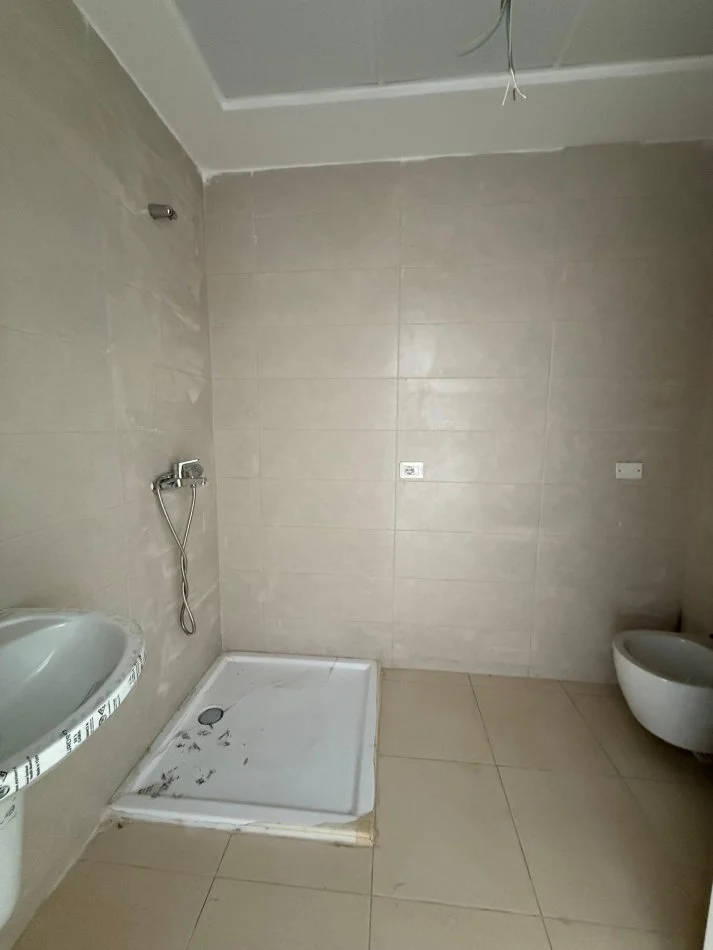 Tirane, shitet apartament 3+1+Ballkon Kati 8, 132 m² 250.000 € (rruga mergimi)