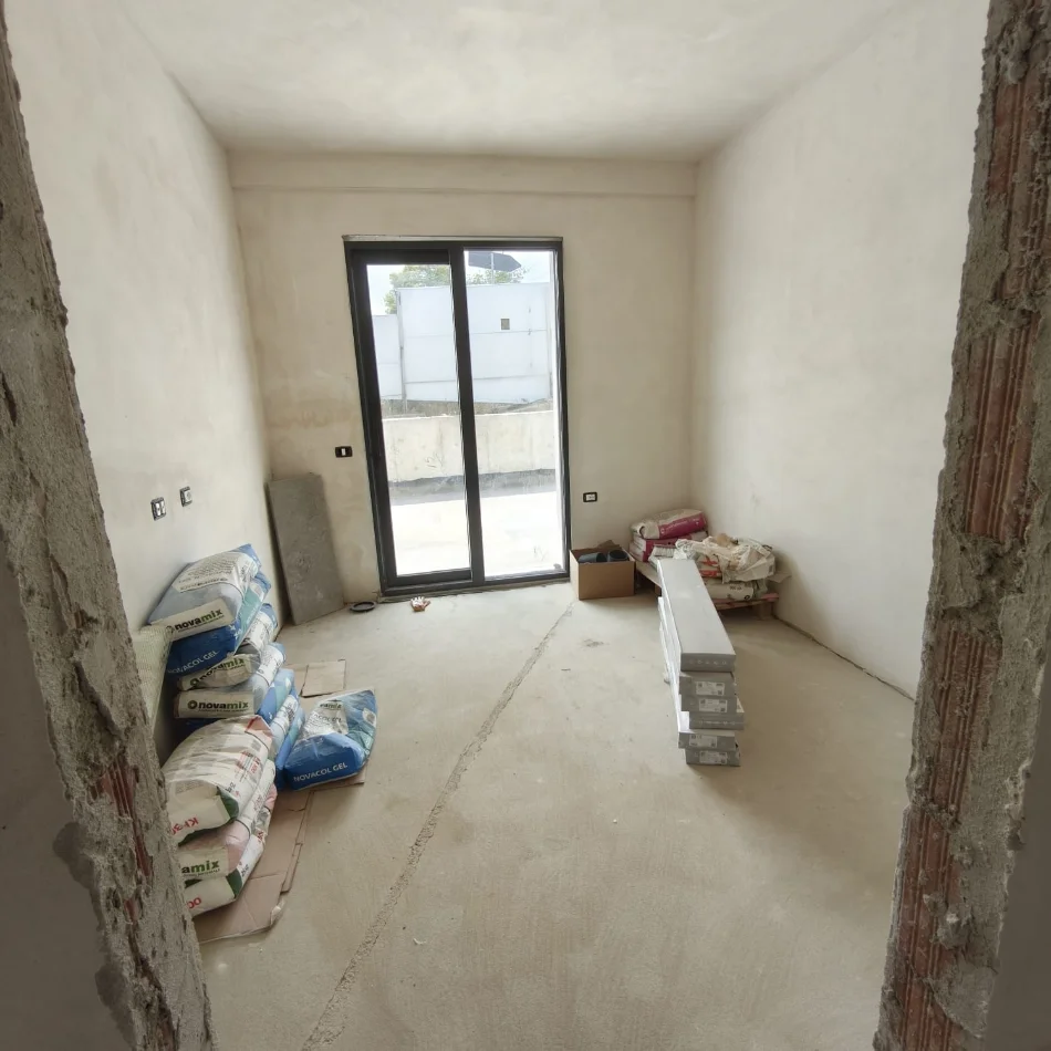 Tirane, shitet apartament 3+1 Kati 1, 150 m² 477.000 € 