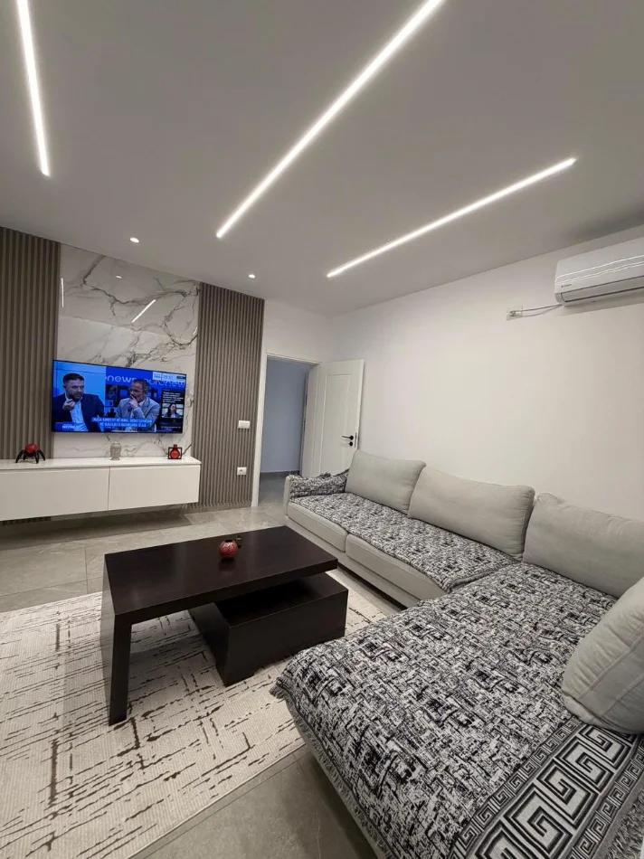 Tirane, jepet me qera apartament 1+1 Kati 1, 62 m² 450 € 