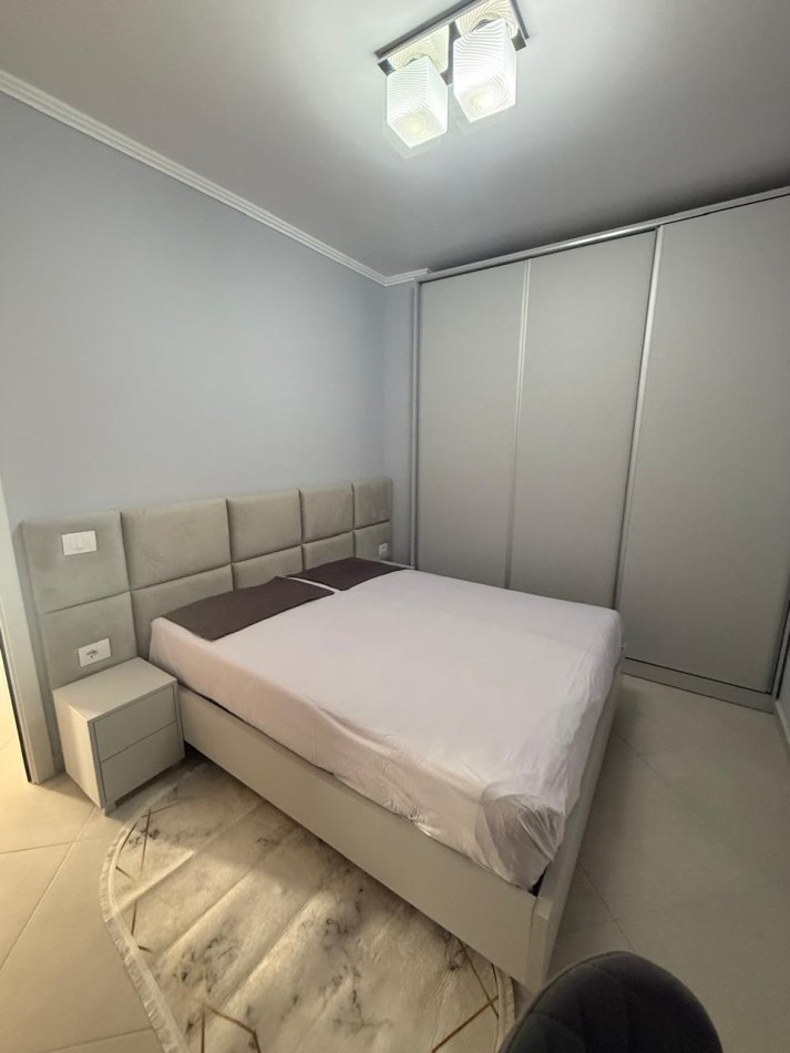 Tirane, jepet me qera apartament 1+1+Ballkon Kati 7, 60 m² 400 € (Rruga 5 Maji)
