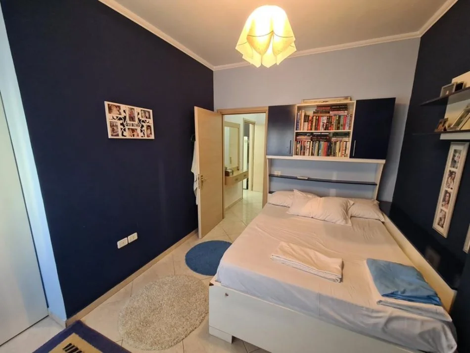 Tirane, jepet me qera apartament 1+1+Ballkon Kati 1, 70 m² 400 € (Porcelan)