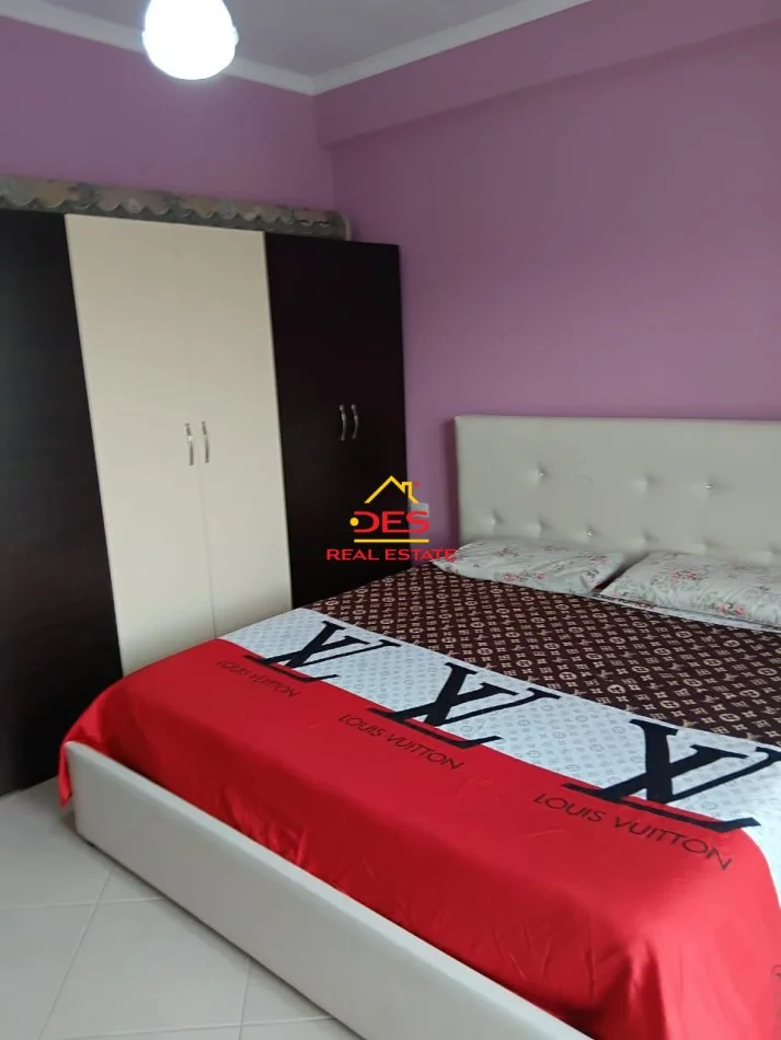 Vlore, jepet me qera apartament 2+1+Ballkon Kati 5, 110 m² 350 € (Rruga Gjergj Kastrioti)