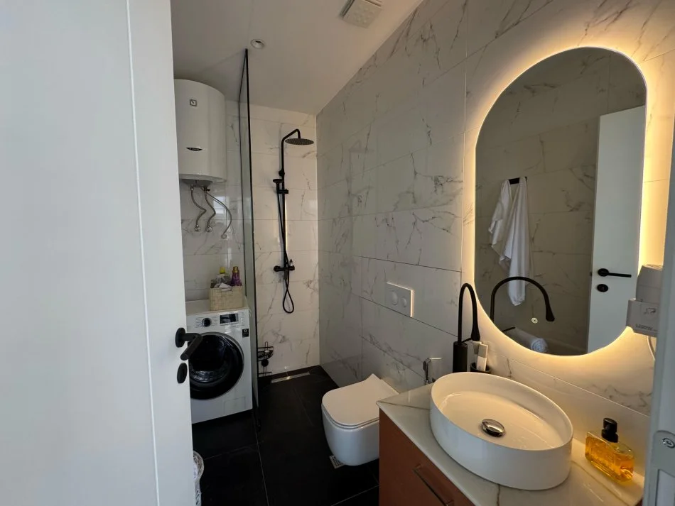 Tirane, jepet me qera apartament 2+1 Kati 4, 146 m² 1.350 € (Vila gold)