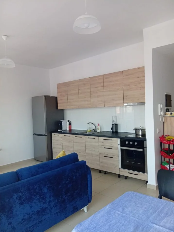 Tirane, jepet me qera apartament 2+1 Kati 6, 165 m² 500 € (Rruga llazo miho)
