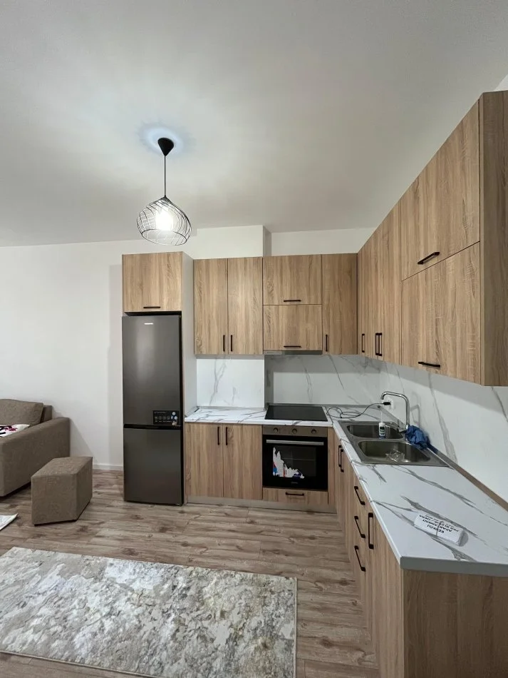 Tirane, jepet me qera apartament 1+1 Pallat 2025, Kati 2, 450 € (Yzberisht Nela 6)