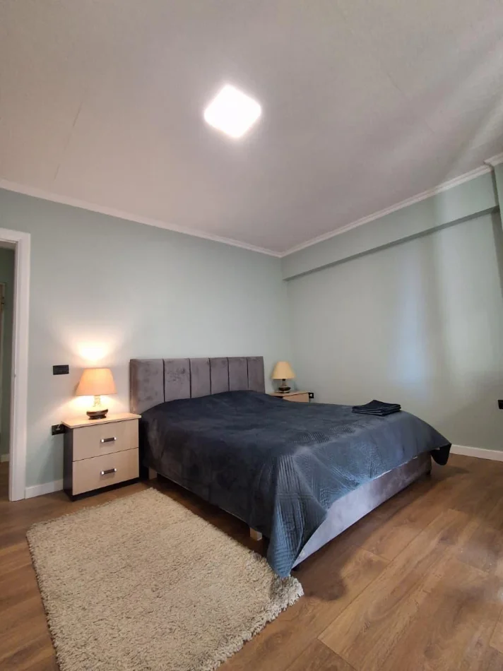 Tirane, jepet me qera apartament 1+1 Kati 7, 55 m² 600 € (Selvia prane spar)