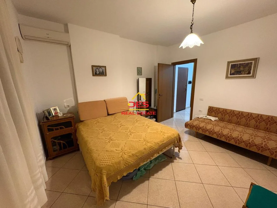 Vlore, jepet me qera apartament 1+1+Ballkon Kati 4, 70 m² 450 € (Rruga Fiqiri Muka)