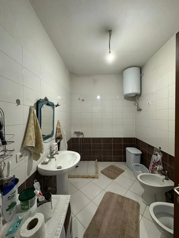 Tirane, shitet apartament 2+1+Ballkon Kati 5, 97 m² 110.000 € (Besim Alla)