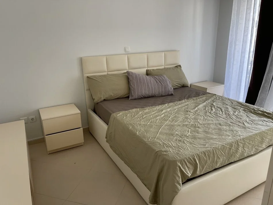Shqiperi, jepet me qera apartament 1+1+Ballkon Kati 4, 60 m² 400 € (Sheshi Shtraus)
