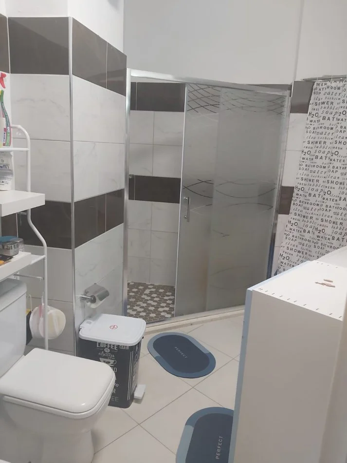 Tirane, jepet me qera apartament 1+1 Kati 5, 65 m² 450 € (Shkoze te Komplesi i TOM Doshit.)