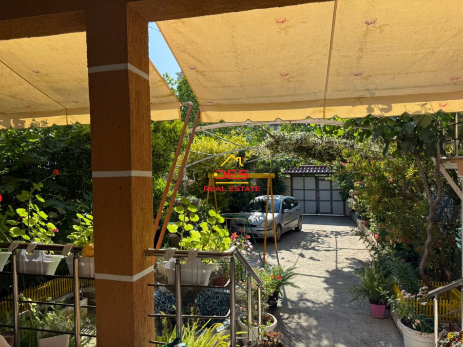 Vlore, jepet me qera shtepi 1+1+Ballkon Kati 2, 70 m² 450 € (Rruga Murat Tërbaçi)