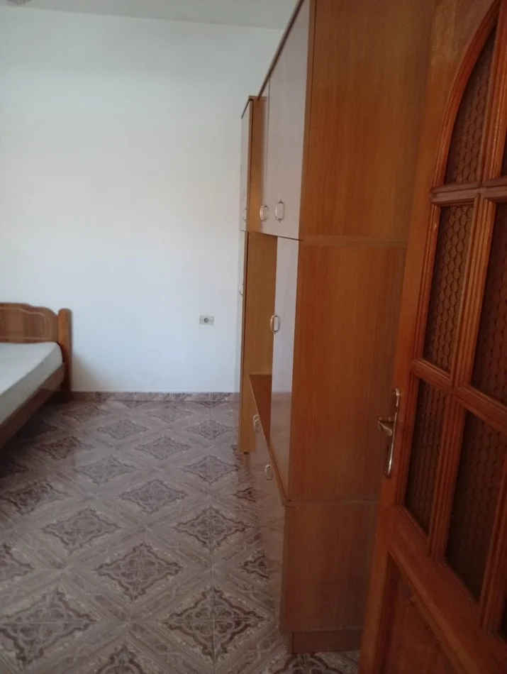 Tirane, jepet me qera apartament 3+1+Ballkon Kati 2, 125 m² 560 € (Rruga "Bardhyl")