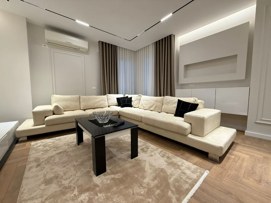 Tirane, jepet me qera apartament 2+1 Kati 5, 106 m² 850 € (Pazari i Ri)