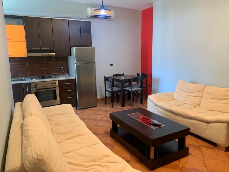Tirane, jepet me qera apartament 1+1 Kati 8, 480 € 