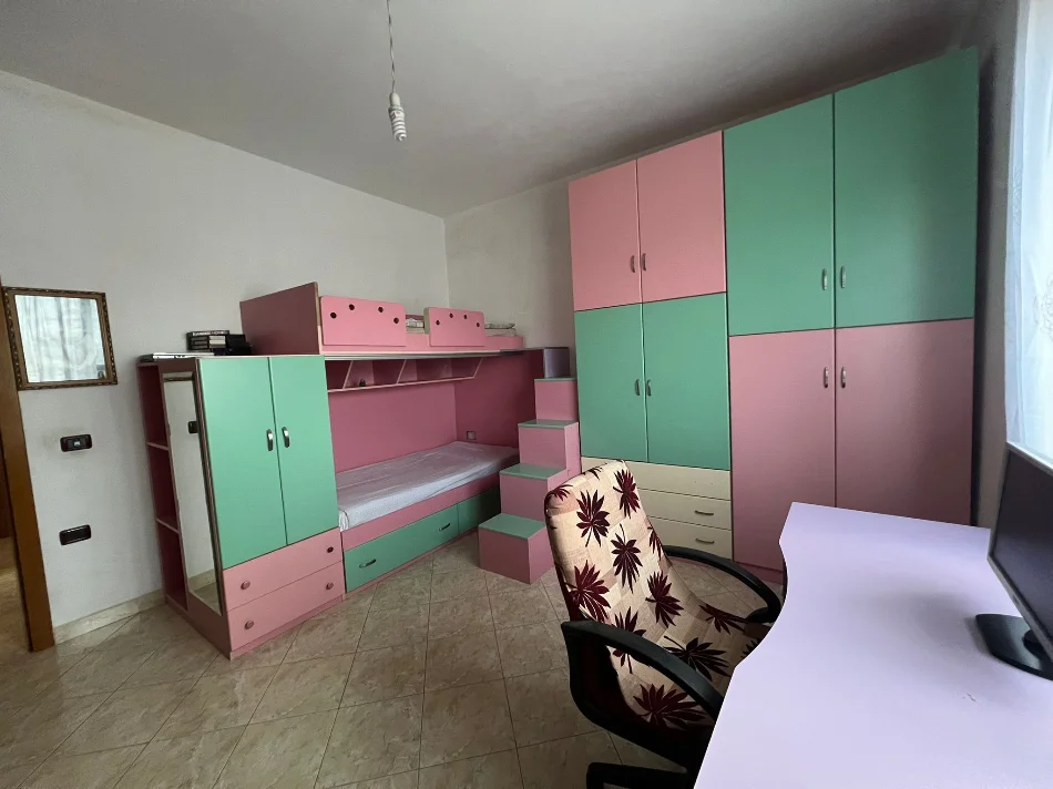 Tirane, jepet me qera shtepi 2+1+Aneks+Ballkon Kati 3, 120 m² 450 € (Rruga Osman Jonuzi Nr.45)