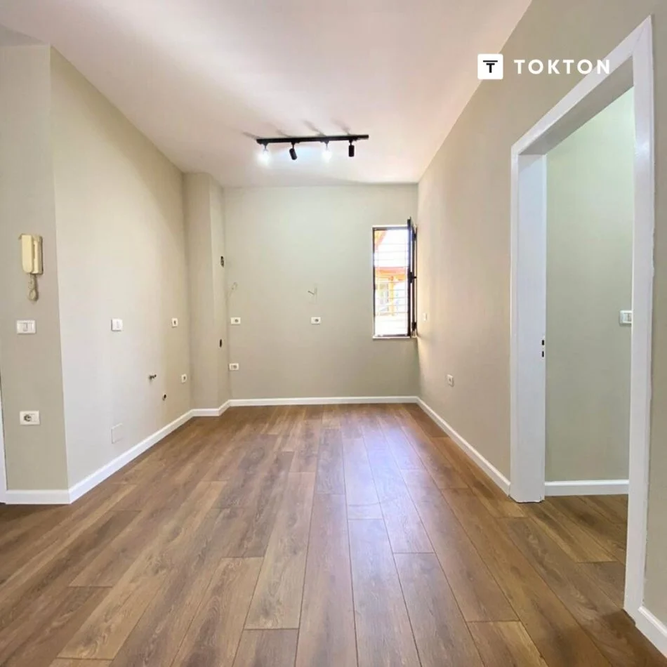 Tirane, shitet apartament 2+1+Ballkon Kati 5, 90 m² 185.000 € (Pazari i ri)