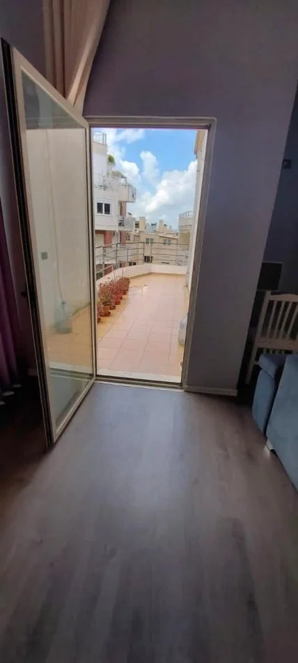 Tirane, jepet me qera apartament 2+1+Ballkon Kati 7, 140 m² 550 € (rruga Hamdi Sina)