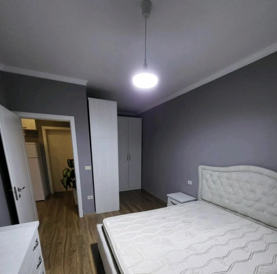 Tirane, jepet me qera apartament 1+1+Ballkon Kati 11, 75 m² 650 € (Komuna e Parisit)