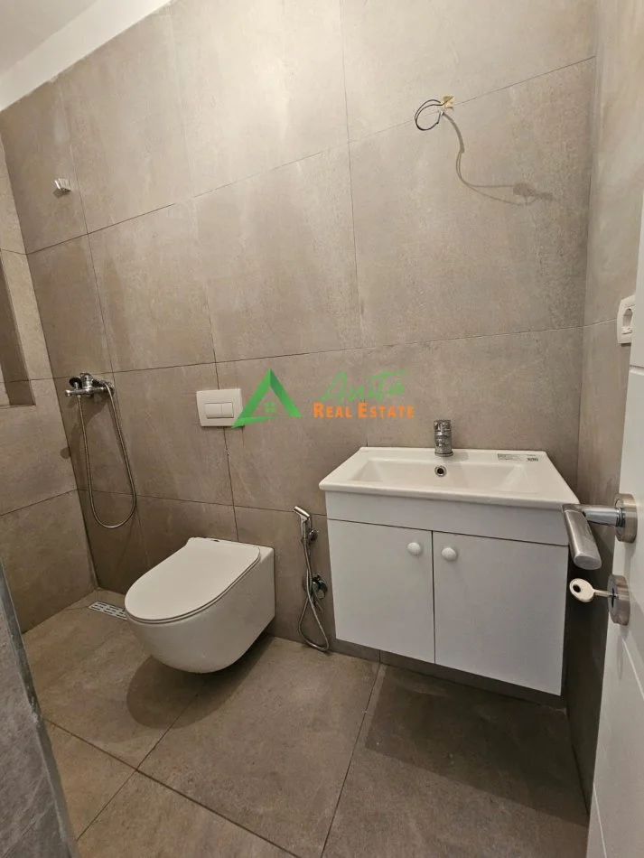 Tirane, shitet garsonier Kati 4, 31 m² 93.000 € (Qender, afer Postes Qendrore)