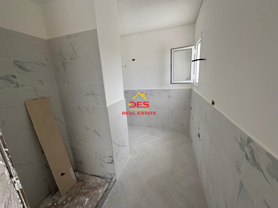 Vlore, shitet apartament+verande | Penthouse 2+1+Ballkon Kati 10, 123 m² 135.000 € (Rruga Gjergj Kastrioti)