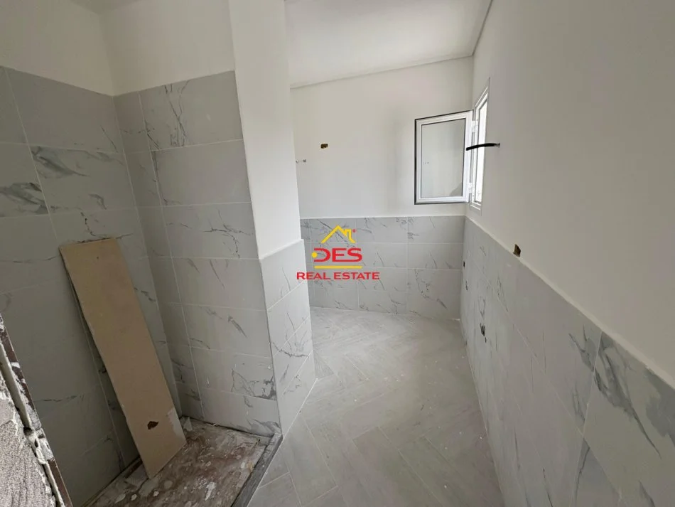 Vlore, shitet apartament 2+1+Ballkon Kati 10, 123 m² 135.000 € (Rruga Gjergj Kastrioti)