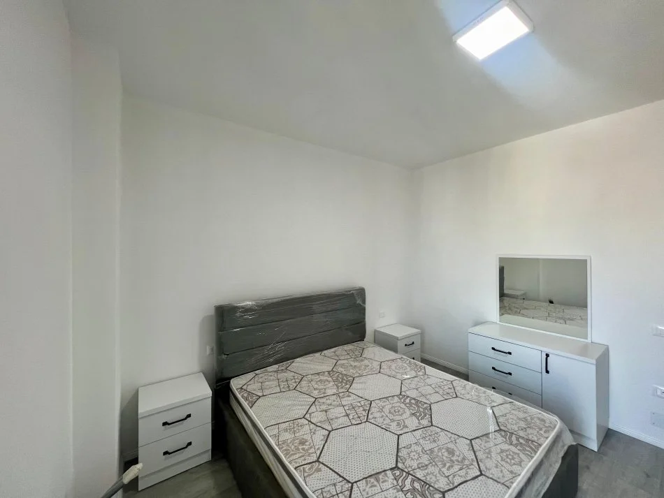 Tirane, jepet me qera 1+1 Kati 10, 75 m² 500 € (rruga e dibres)