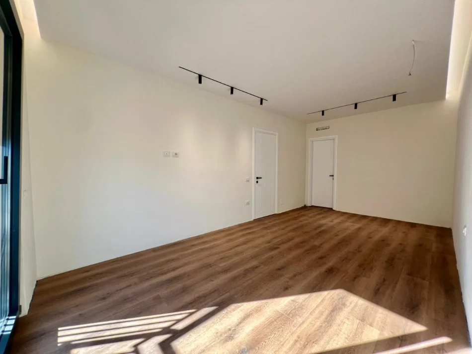 Tirane, shitet apartament 2+1 Kati 3, 118 m² 339.000 € (Liqeni Artificial)