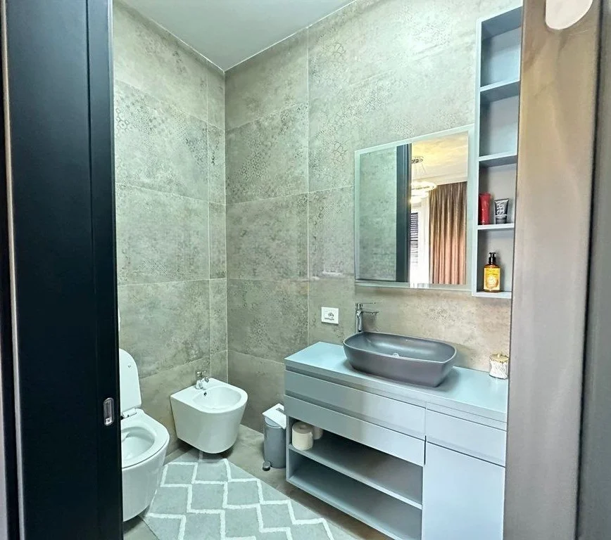 Tirane, jepet me qera apartament 2+1 Kati 2, 90 m² 1.300 € 