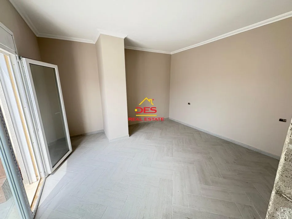 Vlore, shitet apartament+verande | Penthouse 2+1+Ballkon Kati 10, 123 m² 135.000 € (Rruga Gjergj Kastrioti)