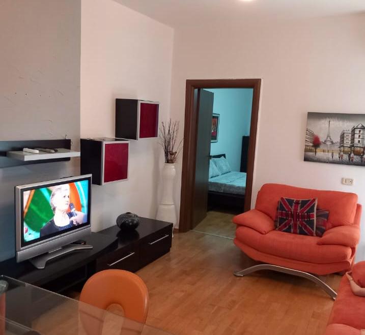 Tirane, jepet me qera apartament 1+1 Kati 4, 65 m² 600 € (21 Dhjetori)