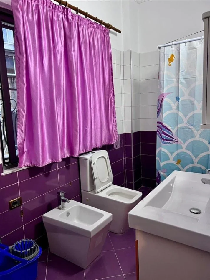 Tirane, jepet me qera apartament 2+1+Ballkon Kati 2, 90 m² 500 € (Selite ,50m nga shkolla marin barleti)