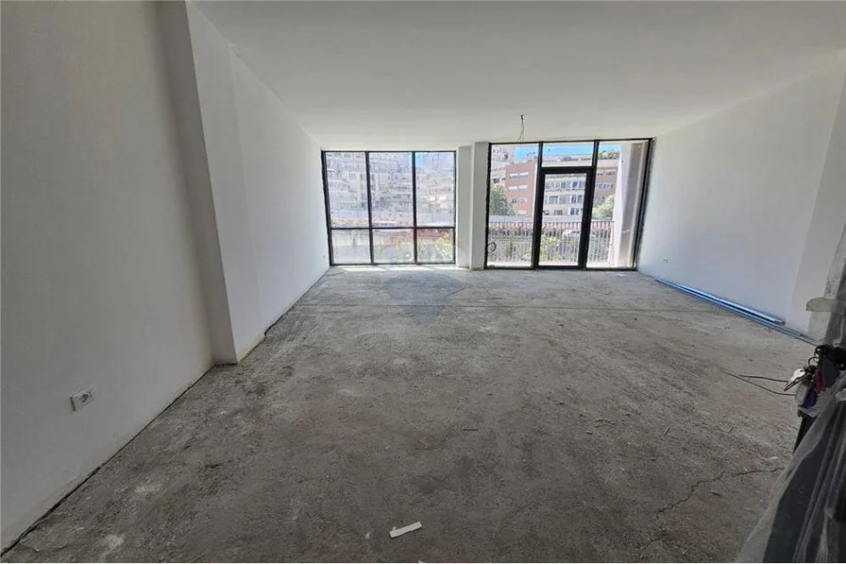 shitet , 63 m² 359.000 € (Njesi Biznesi per shitje te Lake View)