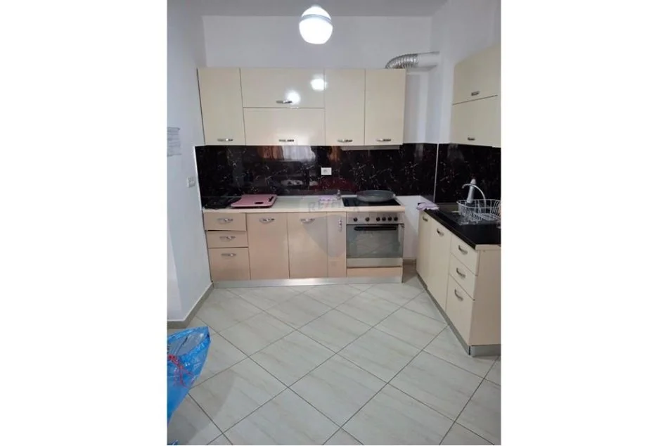 jepet me qera , 80 m² 50.000 € (Apartament 2+1+2 me qira Fresk)