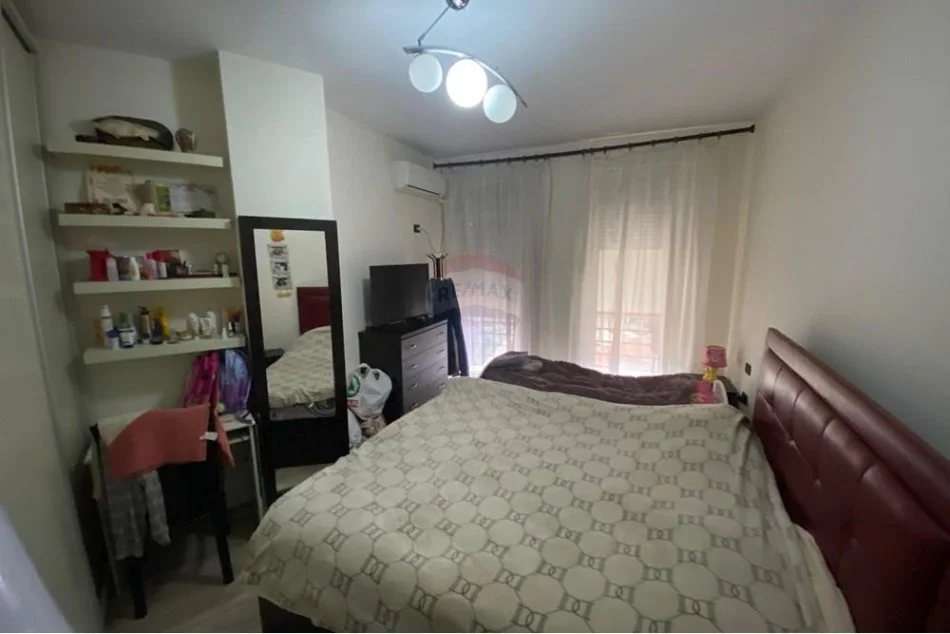 shitet , 57 m² 120.000 € (APARTAMENT 1+1 PER SHITJE TE ISH TREGU ELEKTRIK!)