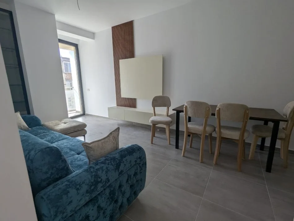 Tirane, jepet me qera apartament 1+1+Ballkon Kati 2, 58 m² 650 € (Rruga.Mine Peza)