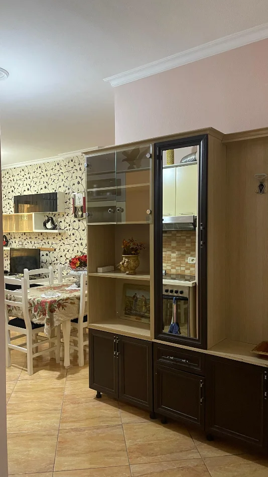 Tirane, jepet me qera apartament 2+1 Kati 3, 120 m² 500 € 