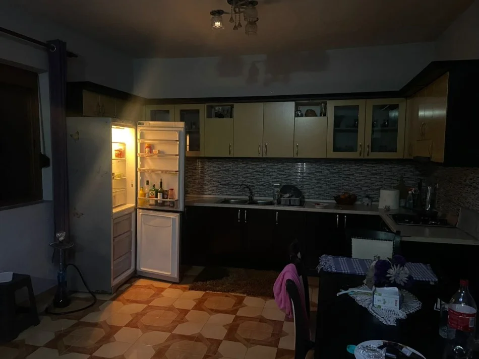 Tirane, jepet me qera 2+1 Kati 0, 120 m² 300 € 