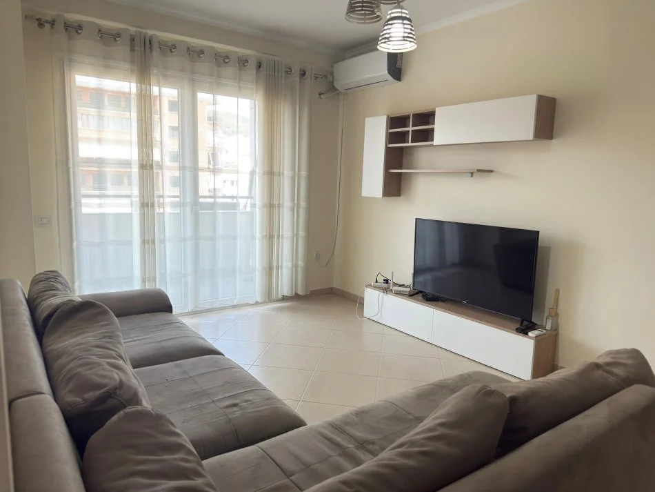 Tirane, jepet me qera apartament 2+1 Kati 7, 120 m² 