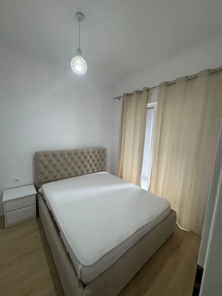 Tirane, jepet me qera apartament 1+1+Ballkon Kati 3, 60 m² 400 € (Pasho Hysa,Kompleksi Mangalem21)
