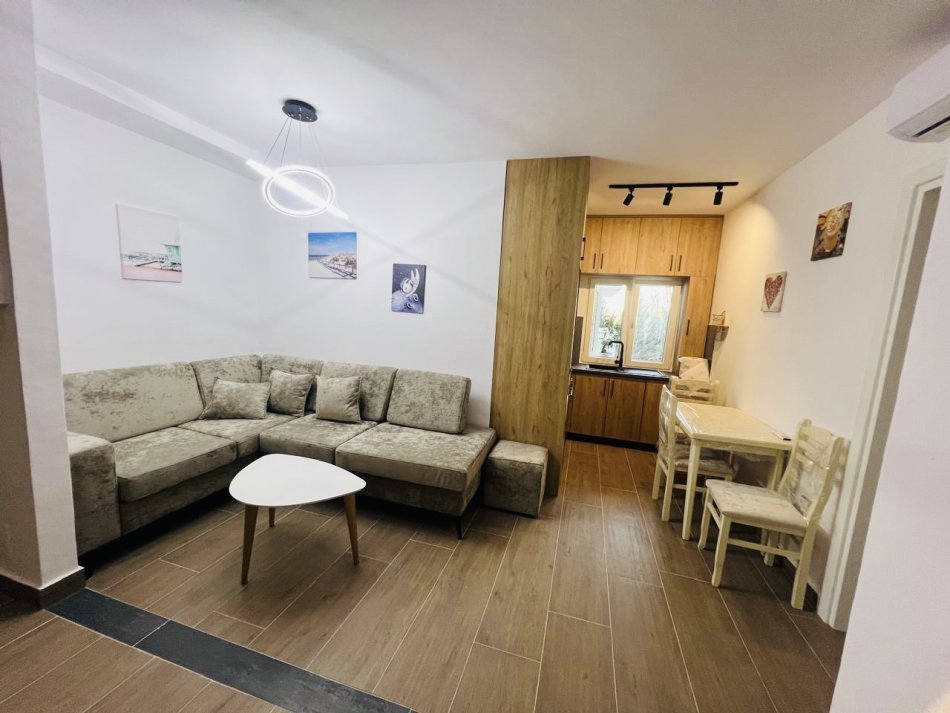 Tirane, jepet me qera apartament 1+1 Kati 3, 55 m² 500 € (Universiteti Barleti)