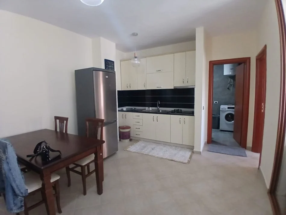 Tirane, jepet me qera apartament 1+1+Ballkon Kati 7, 78 m² 450 € (Don Bosko)