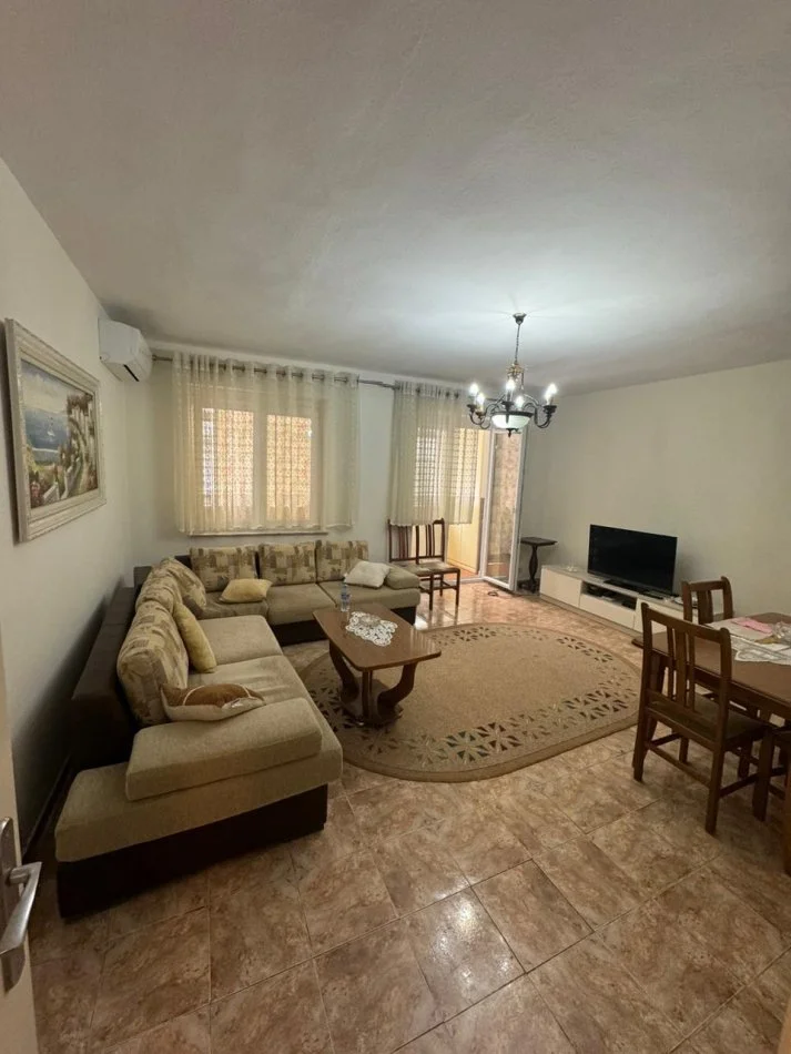 Tirane, jepet me qera apartament 1+1+Ballkon Kati 1, 71 m² 600 € 